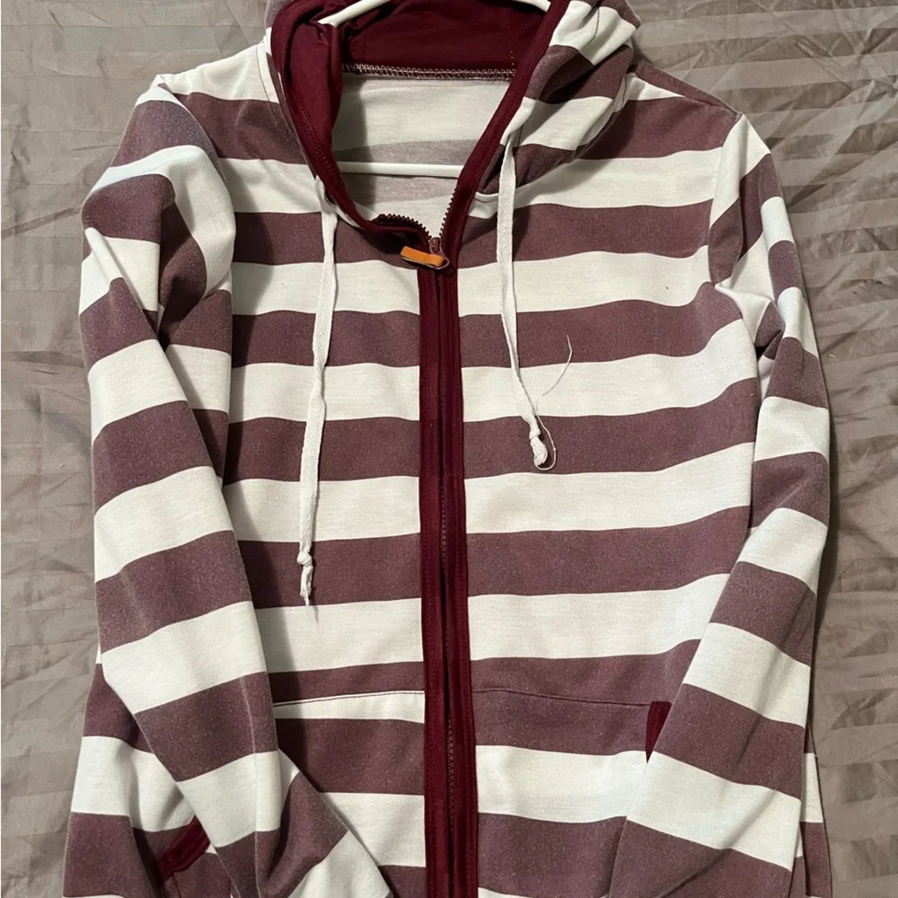Medium zip up - Picture 2 of 2
